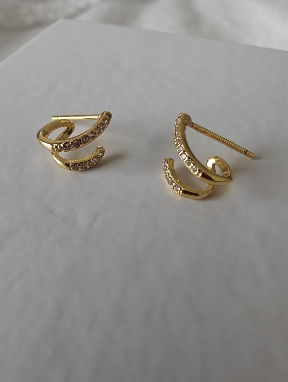925 Gold Cubic Zirconia Modern Earrings NWOT - Great Gift 🎁